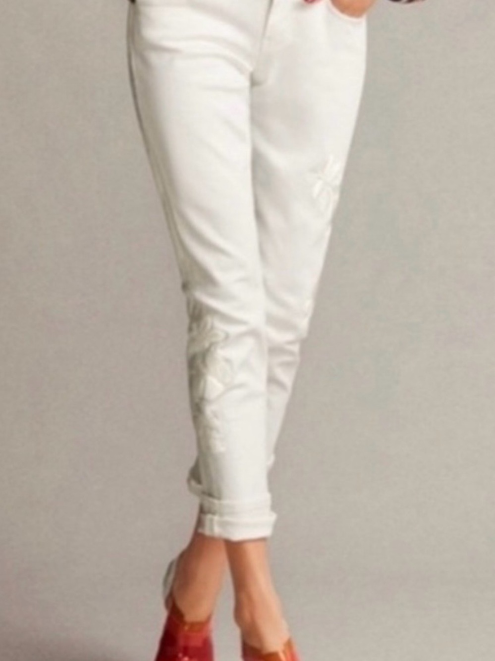 CAbi White Boyfriend Jeans - Embroidered Floral- sz 2